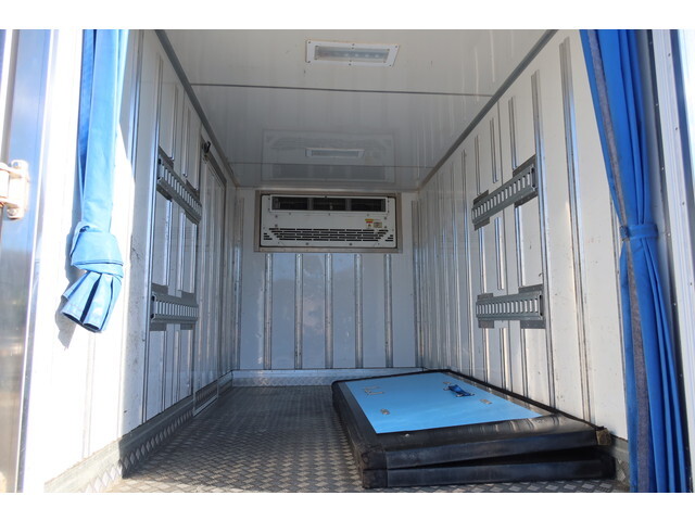 いすゞエルフ冷凍車（冷蔵車）小型（2t・3t）[写真08]