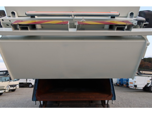 三菱ふそうキャンターパッカー車（塵芥車）小型（2t・3t）[写真17]