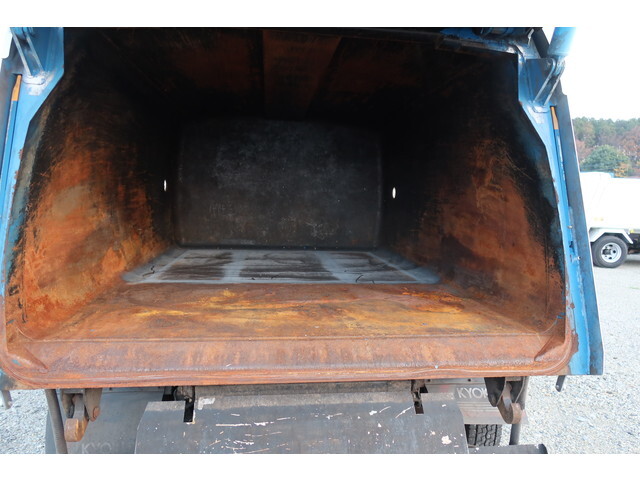 三菱ふそうキャンターパッカー車（塵芥車）小型（2t・3t）[写真18]