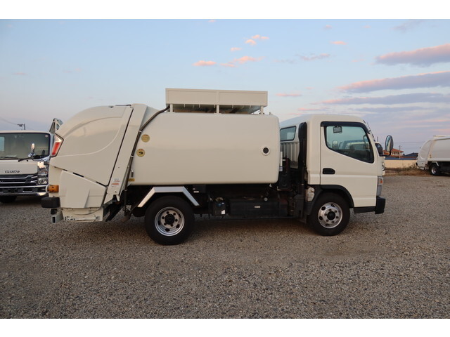 三菱ふそうキャンターパッカー車（塵芥車）小型（2t・3t）[写真06]