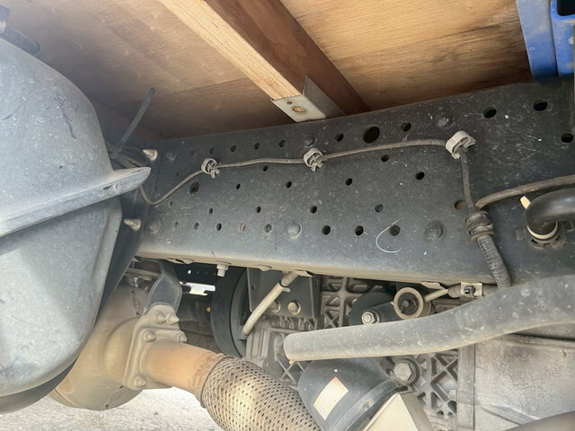 いすゞエルフ平ボディ小型（2t・3t）[写真17]