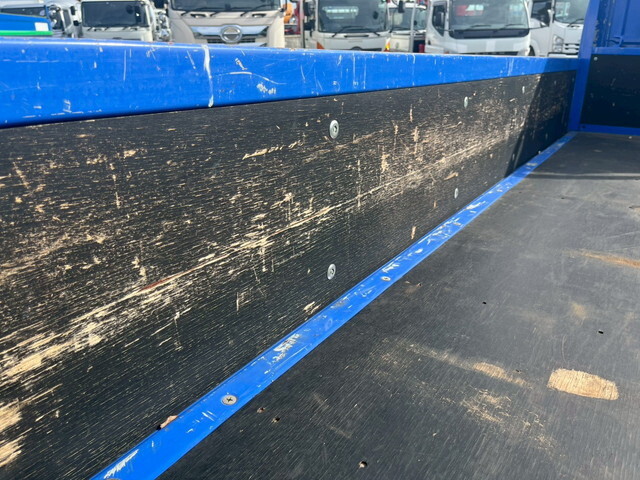 いすゞエルフ平ボディ小型（2t・3t）[写真22]