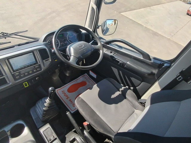 日野レンジャー平ボディ中型（4t）[写真21]