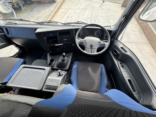 いすゞギガアルミウイング大型（10t）[写真11]