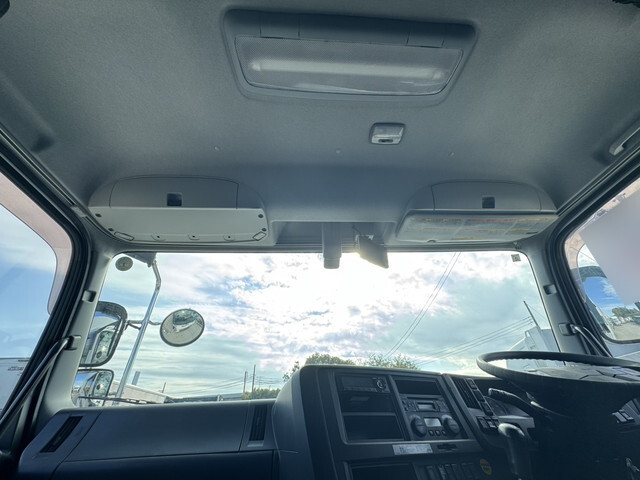 いすゞギガアルミウイング大型（10t）[写真12]