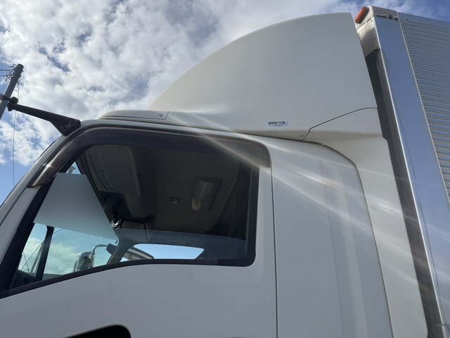 いすゞギガアルミウイング大型（10t）[写真15]