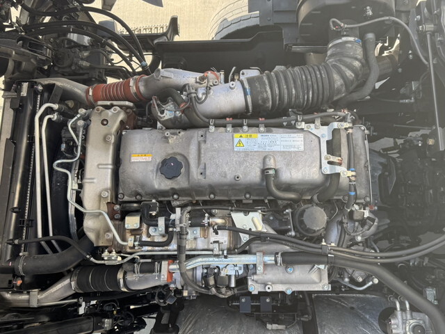 いすゞギガアルミウイング大型（10t）[写真18]