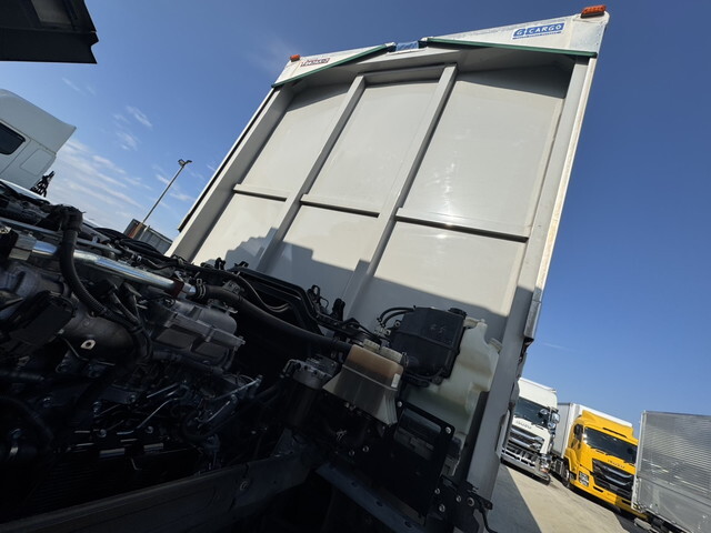 いすゞギガアルミウイング大型（10t）[写真22]