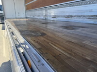 いすゞギガアルミウイング大型（10t）[写真24]