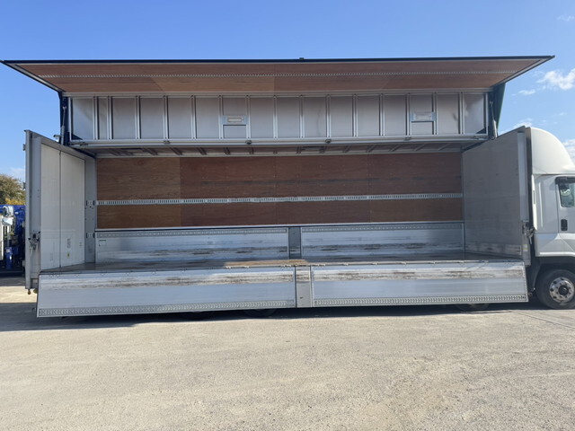 いすゞギガアルミウイング大型（10t）[写真24]