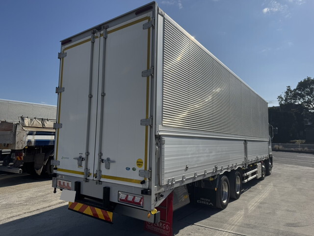 いすゞギガアルミウイング大型（10t）[写真04]