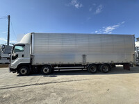 いすゞギガアルミウイング大型（10t）[写真08]