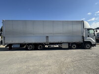 いすゞギガアルミウイング大型（10t）[写真09]