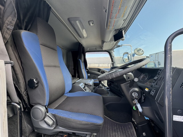 いすゞギガアルミウイング大型（10t）[写真09]