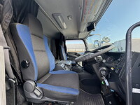 いすゞギガアルミウイング大型（10t）[写真10]