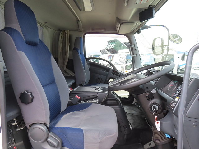 いすゞフォワードアルミウイング中型（4t）[写真19]