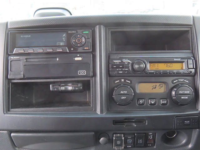 いすゞフォワードアルミウイング中型（4t）[写真23]