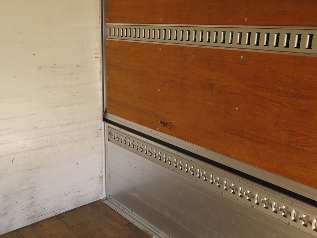 いすゞフォワードアルミウイング中型（4t）[写真29]