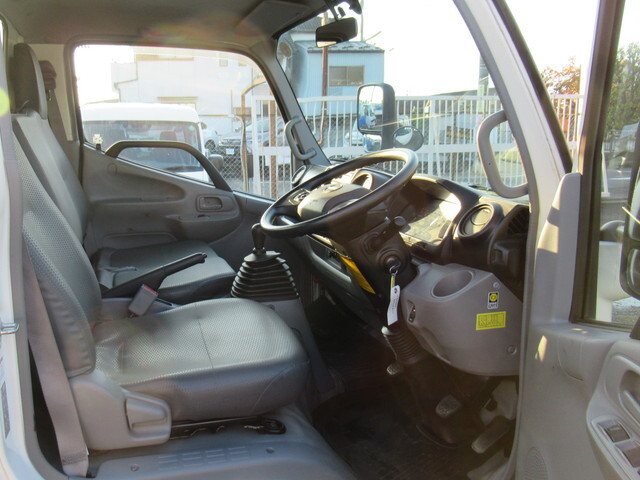 日野デュトロ平ボディ小型（2t・3t）[写真19]