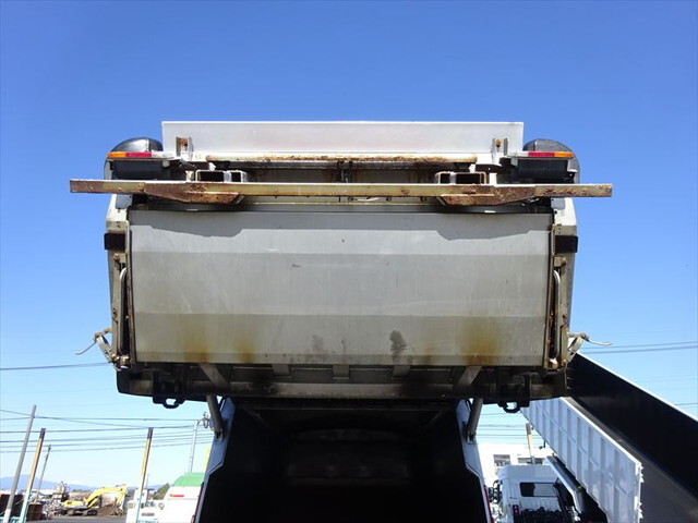 UDトラックスコンドルパッカー車（塵芥車）増トン（6t・8t）[写真13]