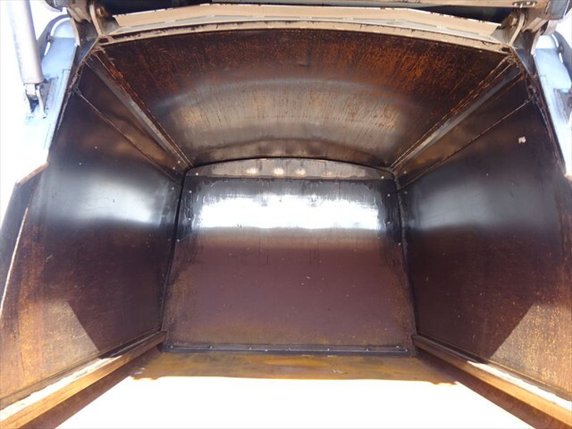 UDトラックスコンドルパッカー車（塵芥車）増トン（6t・8t）[写真17]