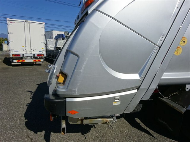 UDトラックスコンドルパッカー車（塵芥車）増トン（6t・8t）[写真21]