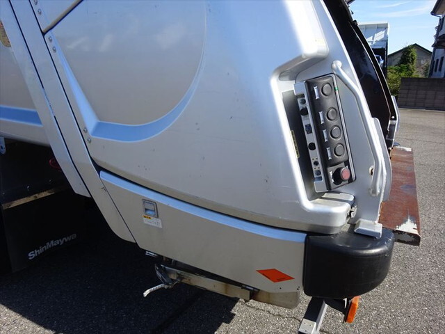 UDトラックスコンドルパッカー車（塵芥車）増トン（6t・8t）[写真24]