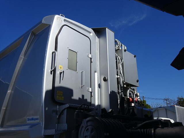 UDトラックスコンドルパッカー車（塵芥車）増トン（6t・8t）[写真39]