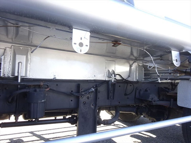 UDトラックスコンドルパッカー車（塵芥車）増トン（6t・8t）[写真04]