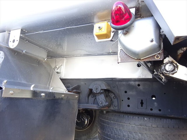 UDトラックスコンドルパッカー車（塵芥車）増トン（6t・8t）[写真05]