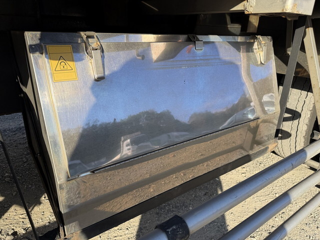 三菱ふそうスーパーグレートアルミブロック大型（10t）[写真24]