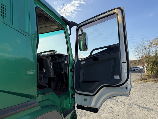 三菱ふそうスーパーグレートアルミブロック大型（10t）[写真32]