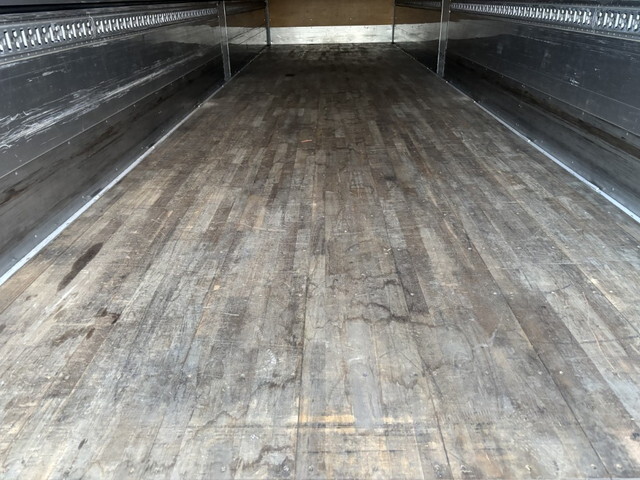 UDトラックスクオンアルミウイング大型（10t）[写真25]