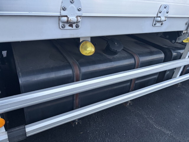 UDトラックスクオンアルミウイング大型（10t）[写真33]