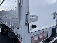 UDトラックスクオンアルミウイング大型（10t）[写真40]