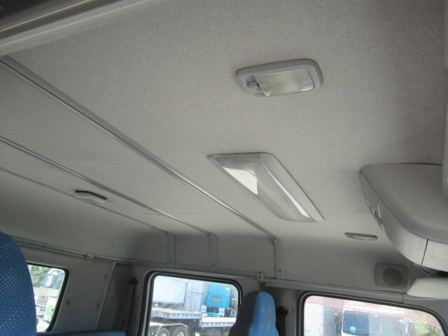 UDトラックスその他の車種ダブルキャブ（Wキャブ）大型（10t）[写真20]