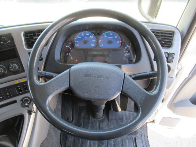 UDトラックスその他の車種ダブルキャブ（Wキャブ）大型（10t）[写真22]