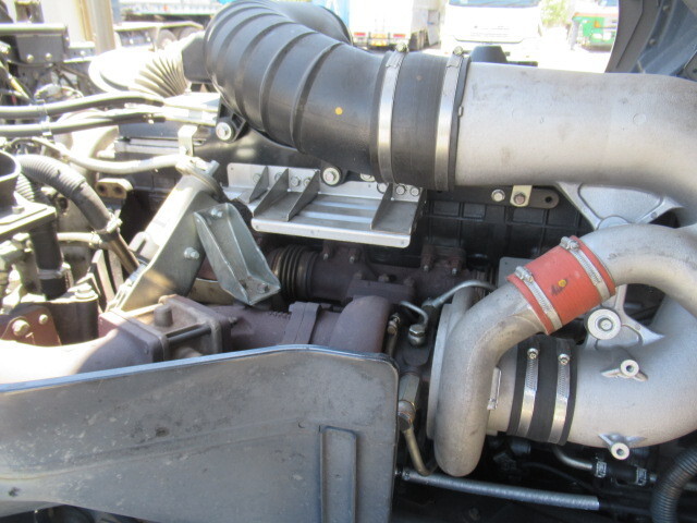 UDトラックスその他の車種ダブルキャブ（Wキャブ）大型（10t）[写真36]