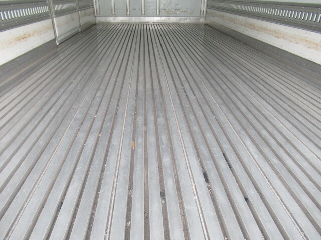 いすゞフォワード冷凍車（冷蔵車）中型（4t）[写真11]