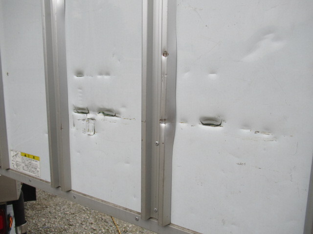 いすゞフォワード冷凍車（冷蔵車）中型（4t）[写真14]