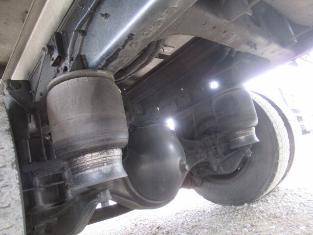 いすゞフォワード冷凍車（冷蔵車）中型（4t）[写真17]