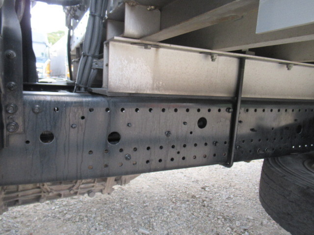 いすゞフォワード冷凍車（冷蔵車）中型（4t）[写真19]