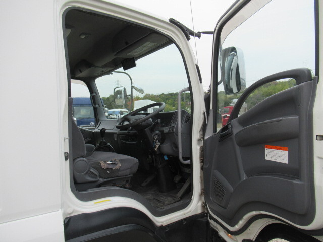 いすゞフォワード冷凍車（冷蔵車）中型（4t）[写真24]