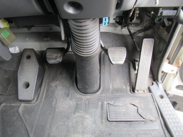 いすゞフォワード冷凍車（冷蔵車）中型（4t）[写真34]