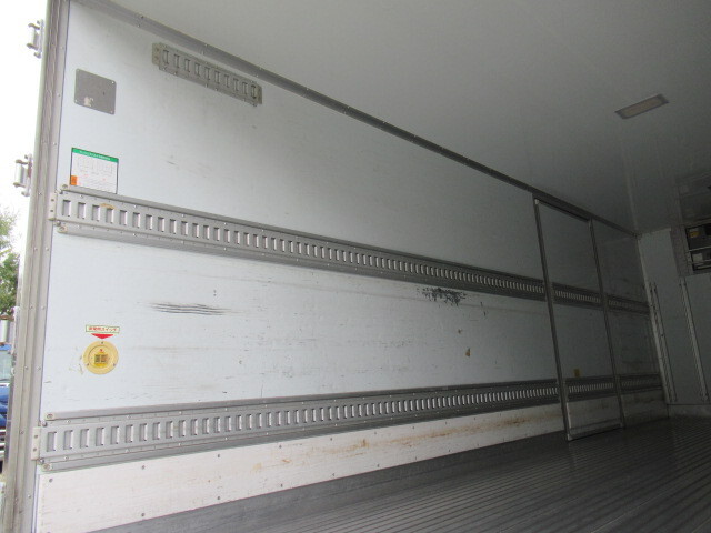 いすゞフォワード冷凍車（冷蔵車）中型（4t）[写真09]