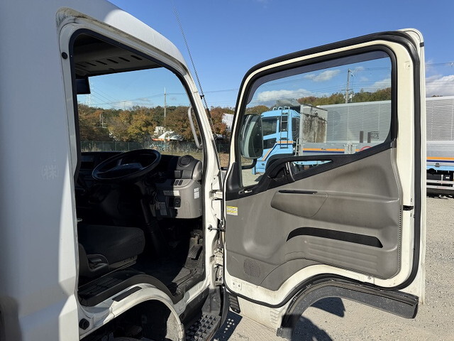 三菱ふそうキャンター冷凍車（冷蔵車）小型（2t・3t）[写真32]