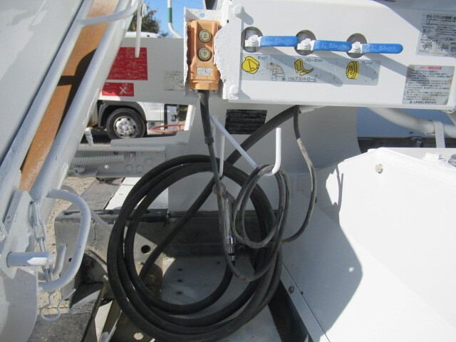 いすゞギガミキサー車（コンクリートミキサー）大型（10t）[写真13]