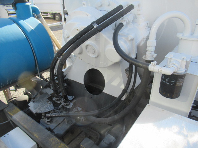 いすゞギガミキサー車（コンクリートミキサー）大型（10t）[写真19]