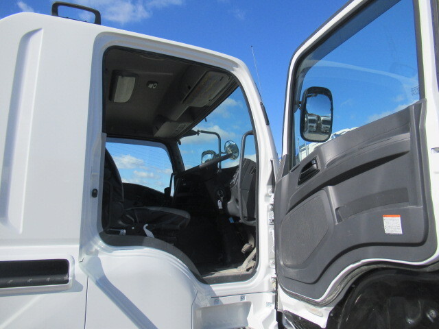 いすゞギガミキサー車（コンクリートミキサー）大型（10t）[写真25]