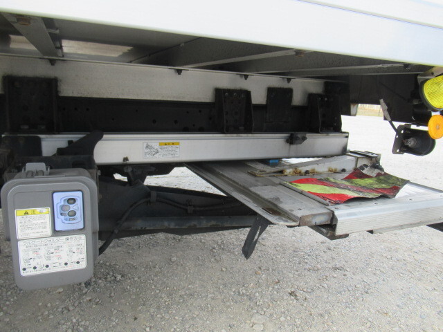 いすゞフォワード冷凍車（冷蔵車）中型（4t）[写真16]